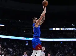 包含丹佛掘金NBA击败洛杉矶快船约基奇三双表现的词条